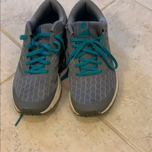 New Balance Tennis Shoes